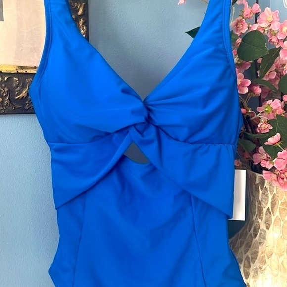 Brand New DKNY Blue Peek A Boo Twist One Piece Swimsuit 50+ UPF 4-Way Stretch - Picture 4 of 16